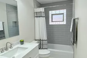 2242 Eastview Dr, Des Plaines, IL 60018 - Photo 5