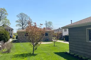 2242 Eastview Dr, Des Plaines, IL 60018 - Photo 17