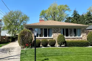 2242 Eastview Dr, Des Plaines, IL 60018 - Photo 1