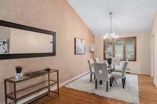 1305 E Mulberry Ln, Mount Prospect, IL 60056 - Photo 9