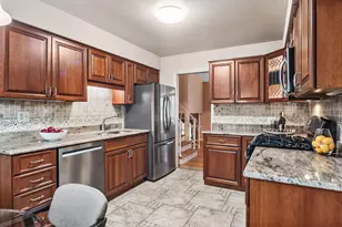 1305 E Mulberry Ln, Mount Prospect, IL 60056 - Photo 11