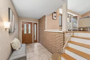 1305 E Mulberry Ln, Mount Prospect, IL 60056 - Photo 3