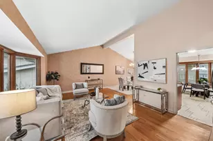 1305 E Mulberry Ln, Mount Prospect, IL 60056 - Photo 7