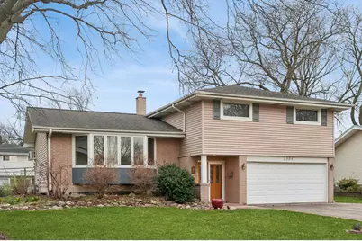 1305 E Mulberry Lane, Mount Prospect, IL 60056 - Photo 1