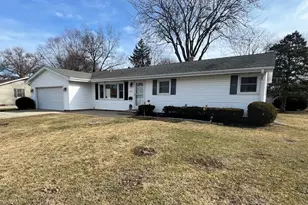 1061 Meadow Ln, Rochelle, IL 61068 - Photo 1