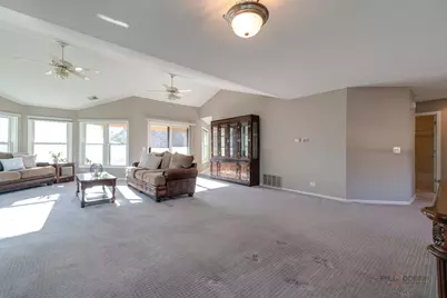 76 Willow Parkway, Buffalo Grove, IL 60089 - Photo 3