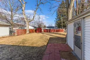 929 E Water St, Pontiac, IL 61764 - Photo 25