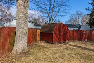 929 E Water St, Pontiac, IL 61764 - Photo 23