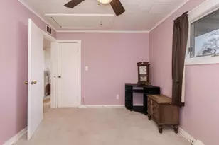 929 E Water St, Pontiac, IL 61764 - Photo 17