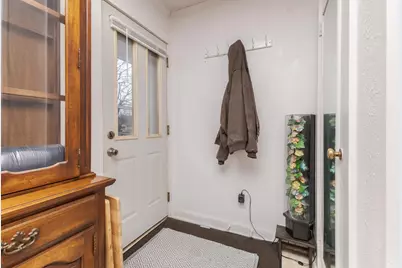 929 E Water Street, Pontiac, IL 61764 - Photo 5