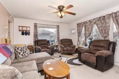 929 E Water Street, Pontiac, IL 61764 - Photo 7