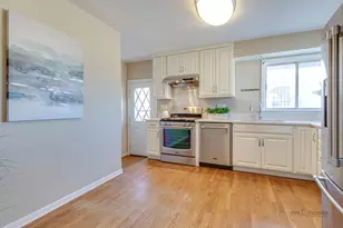 8532 N Oleander Ave, Niles, IL 60714 - Photo 5