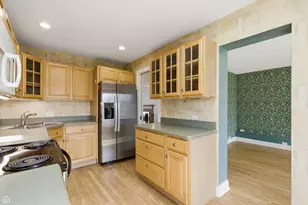 98 Williamsburg Rd, Evanston, IL 60203 - Photo 9