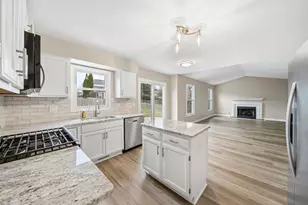 1435 Tanglewood Dr, Crystal Lake, IL 60014 - Photo 7