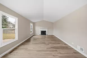 1435 Tanglewood Dr, Crystal Lake, IL 60014 - Photo 11