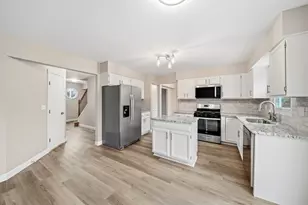 1435 Tanglewood Dr, Crystal Lake, IL 60014 - Photo 9