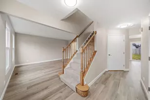 1435 Tanglewood Dr, Crystal Lake, IL 60014 - Photo 3