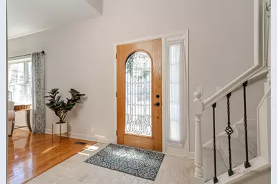 204 N Crooked Lake Lane, Lindenhurst, IL 60046 - Photo 5