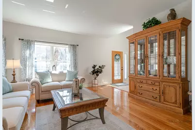 204 N Crooked Lake Lane, Lindenhurst, IL 60046 - Photo 9