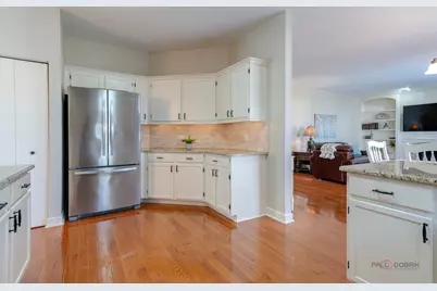 204 N Crooked Lake Lane, Lindenhurst, IL 60046 - Photo 13