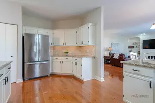 204 N Crooked Lake Ln, Lindenhurst, IL 60046 - Photo 13