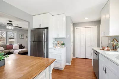 417 Lawrence Avenue, Grayslake, IL 60030 - Photo 7