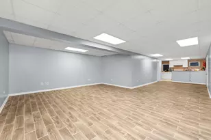 6722 Sweetbriar Ln, Darien, IL 60561 - Photo 19