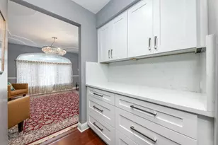 6722 Sweetbriar Ln, Darien, IL 60561 - Photo 9