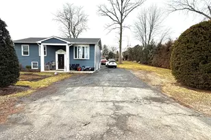 1216 N Lake Shore Dr, Round Lake Beach, IL 60073 - Photo 1