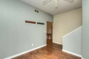 323 S Broadway Ave, Aurora, IL 60505 - Photo 11