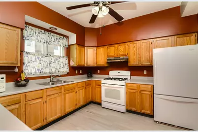 323 S Broadway Avenue, Aurora, IL 60505 - Photo 13