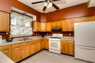 323 S Broadway Ave, Aurora, IL 60505 - Photo 13