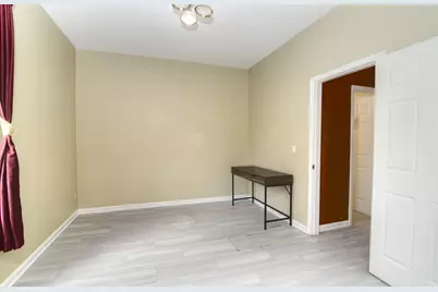 323 S Broadway Avenue, Aurora, IL 60505 - Photo 7