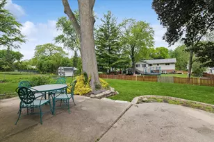 1332 W Weathersfield Way, Schaumburg, IL 60193 - Photo 17
