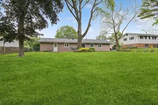 1332 W Weathersfield Way, Schaumburg, IL 60193 - Photo 19
