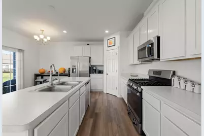 110 Easton Drive, Gilberts, IL 60136 - Photo 9