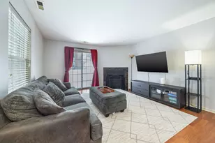 1750 Sleepy Hollow Ct, Schaumburg, IL 60195 - Photo 3