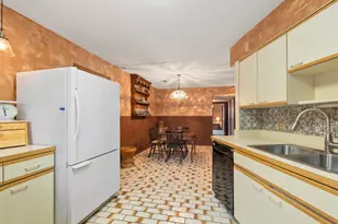 5608 S Gilbert Ave, La Grange Highlands, IL 60525 - Photo 9