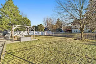 1809 Cambridge Dr, Saint Charles, IL 60174 - Photo 19
