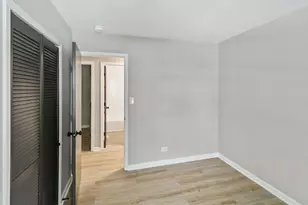 4126 Wildwood Dr, Crystal Lake, IL 60014 - Photo 9