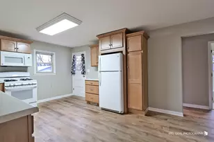 610 Lagoon Terrace, Round Lake Beach, IL 60073 - Photo 5