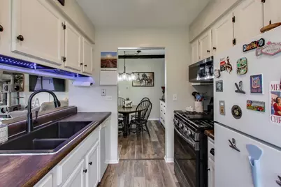 29W532 Winchester Circle #4, Warrenville, IL 60555 - Photo 9