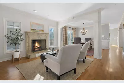 236 Holmes Avenue, Clarendon Hills, IL 60514 - Photo 3