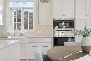 236 Holmes Ave, Clarendon Hills, IL 60514 - Photo 5