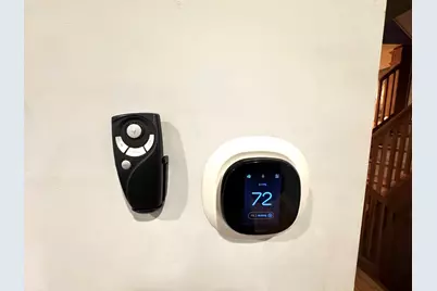 8544 S Essex Avenue, Chicago, IL 60617 - Photo 5