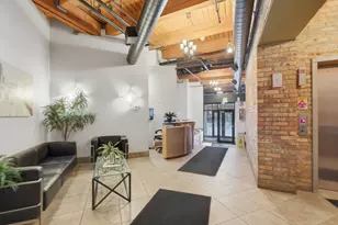 225 W Huron St, Chicago, IL 60654 - Photo 3