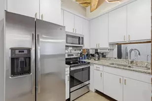 225 W Huron St, Chicago, IL 60654 - Photo 21