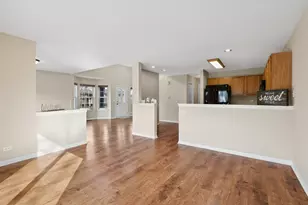 961 Sumac Ct, Lindenhurst, IL 60046 - Photo 5