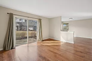 961 Sumac Ct, Lindenhurst, IL 60046 - Photo 9