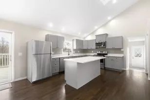 39525 N Highview Dr, Antioch, IL 60002 - Photo 3